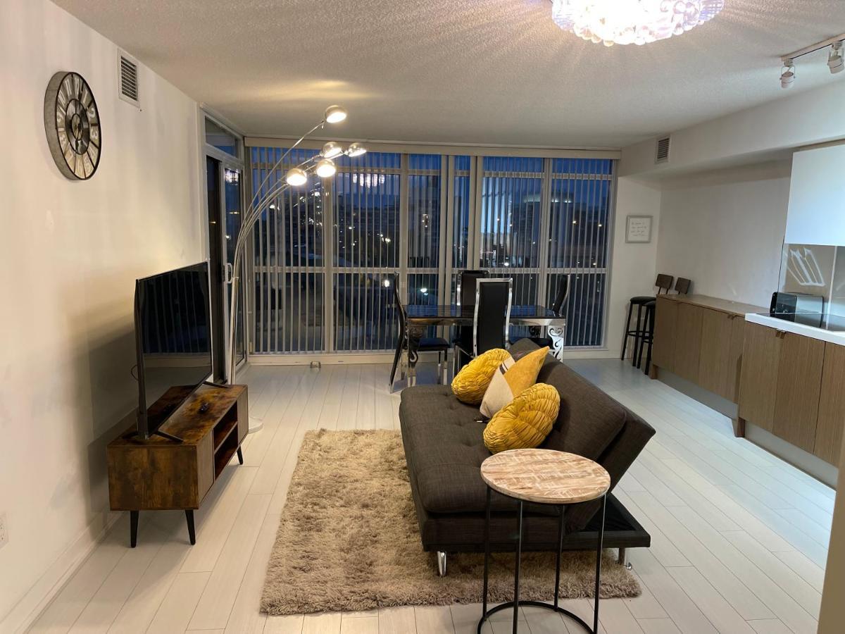 Cozy Open Concept 2Br 2Bath W/Parking -Jays/Cn Apartman Toronto Kültér fotó